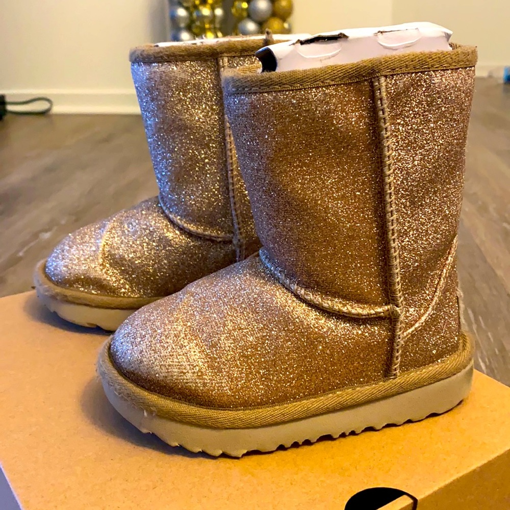 Ugg Toddler Gold Glitter Boots!  ✨ ✨✨✨✨
